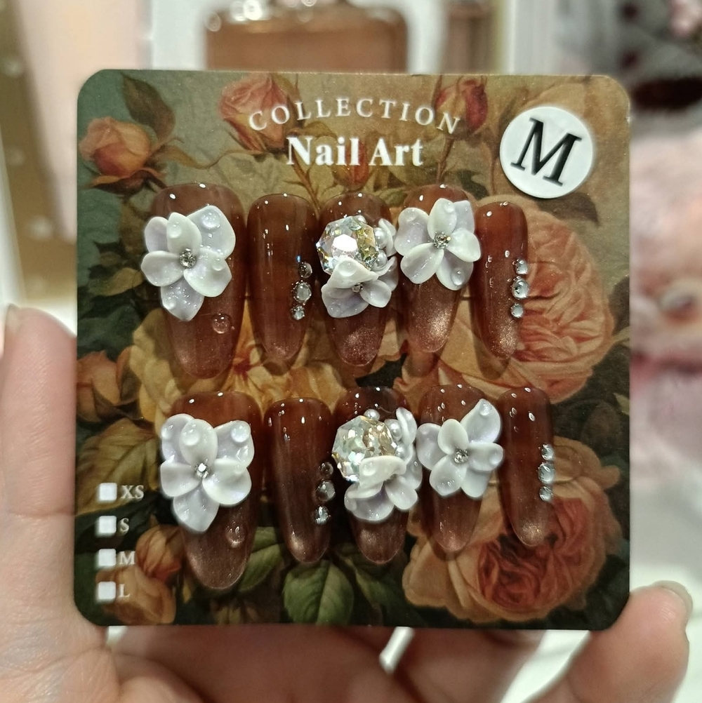GLAM- Brown Flowers And Stone